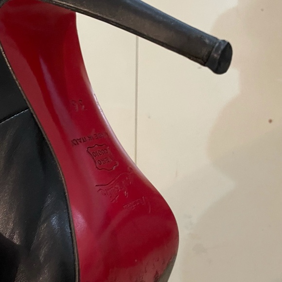 ❤️pre-loved original Christian Loubotin black leather peep toe heels - Picture 2 of 3